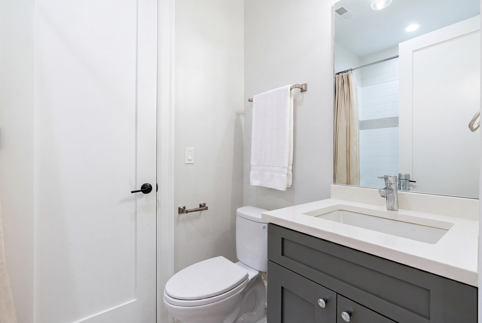 2738 N Racine Avenue Unit: 1w