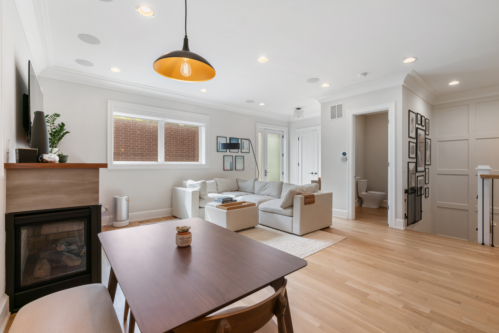 2738 N Racine Avenue Unit: 1w