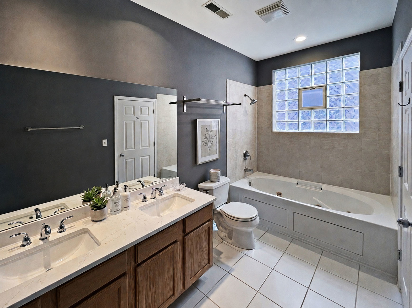4315 N Richmond Street Unit: 2N