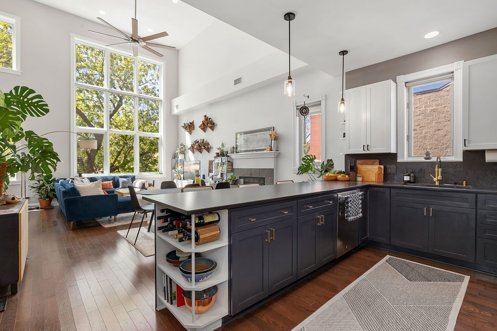 1067 N Hermitage Avenue Unit: 3