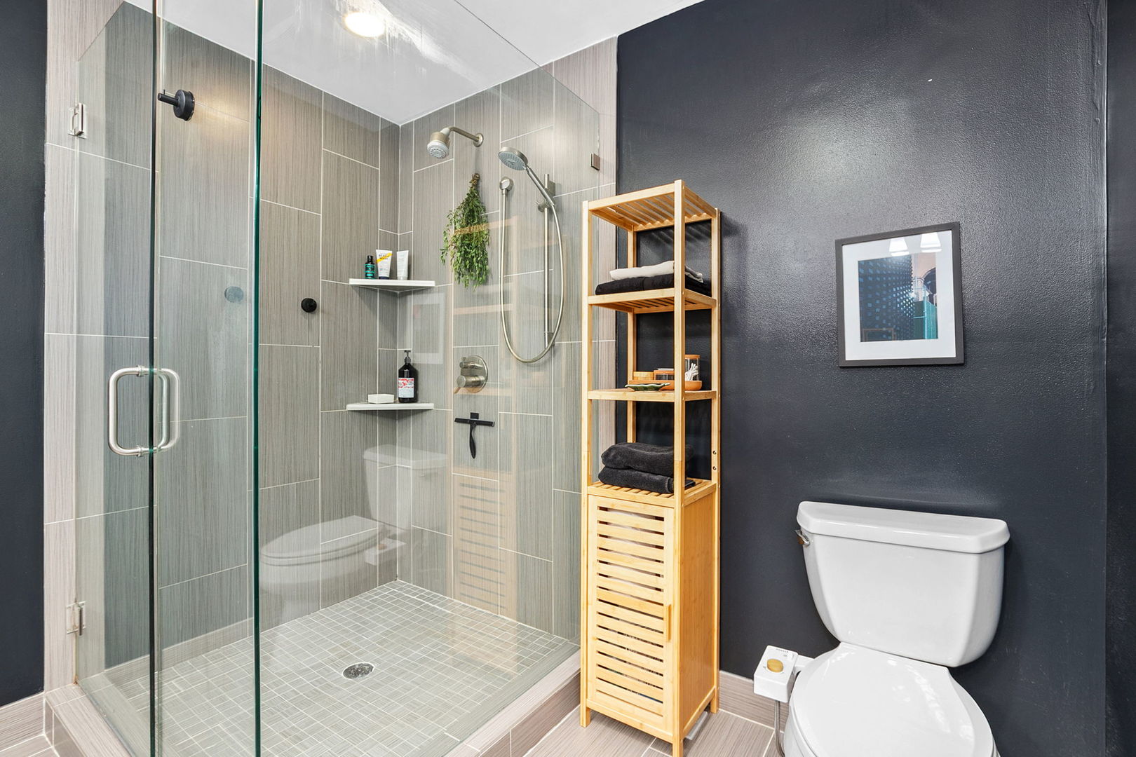 1067 N Hermitage Avenue Unit: 3