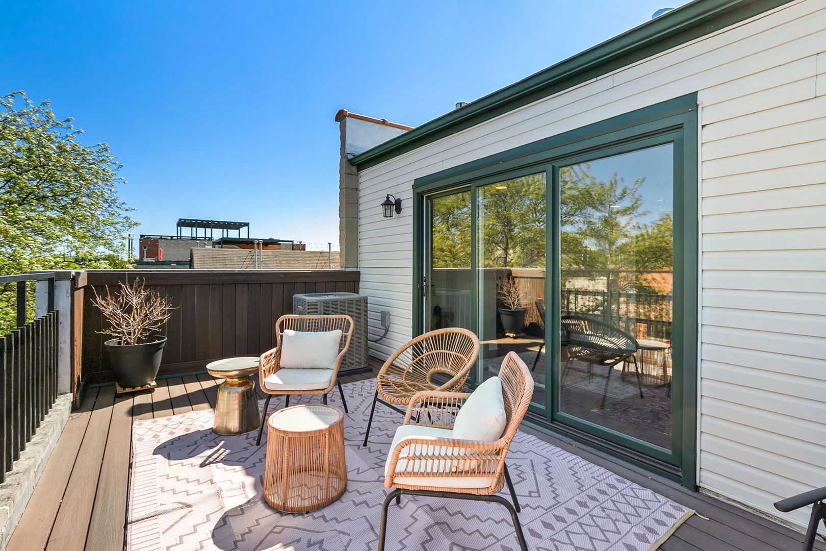 1067 N Hermitage Avenue Unit: 3