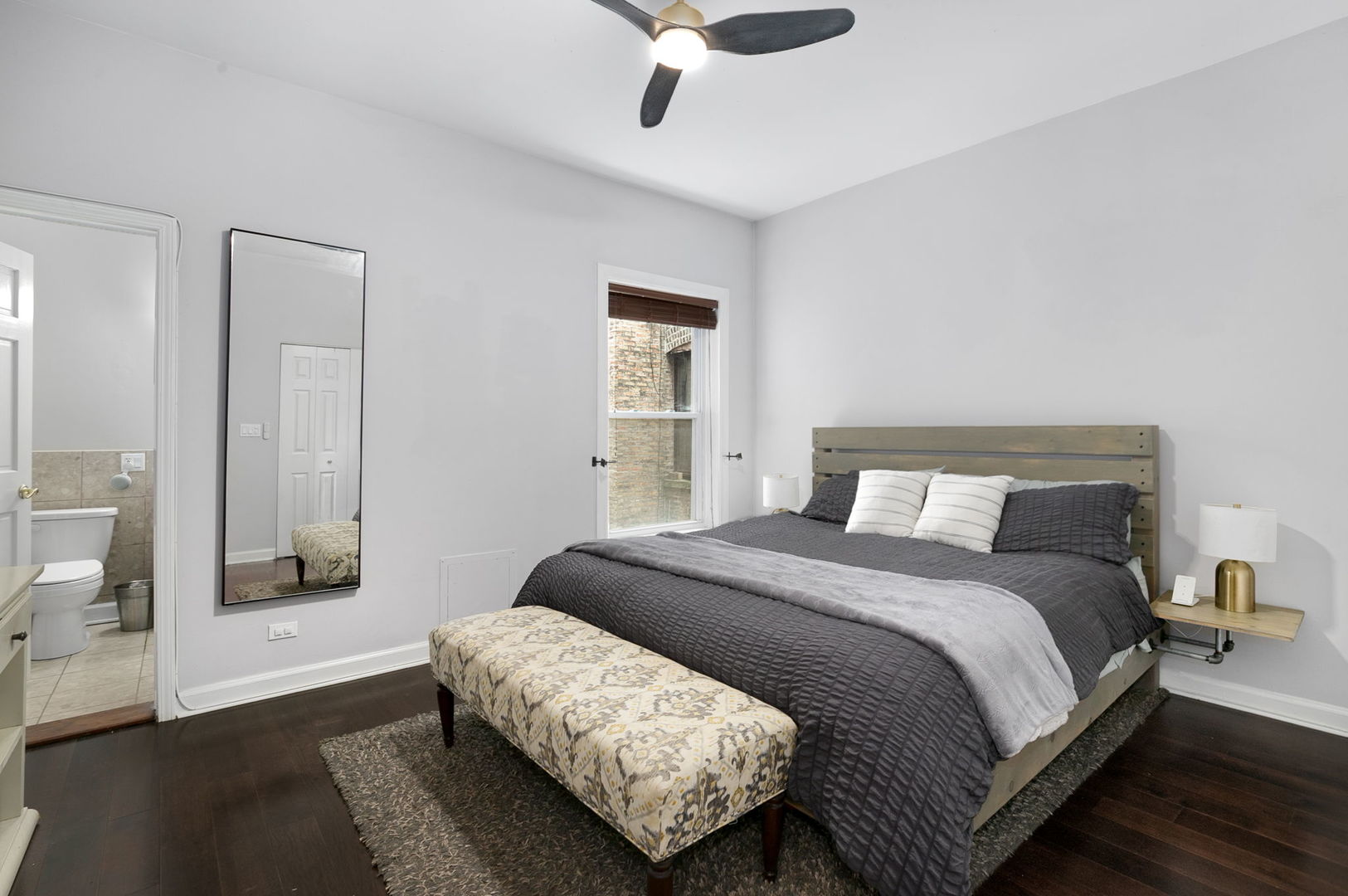 839 W Lakeside Place Unit: 2W