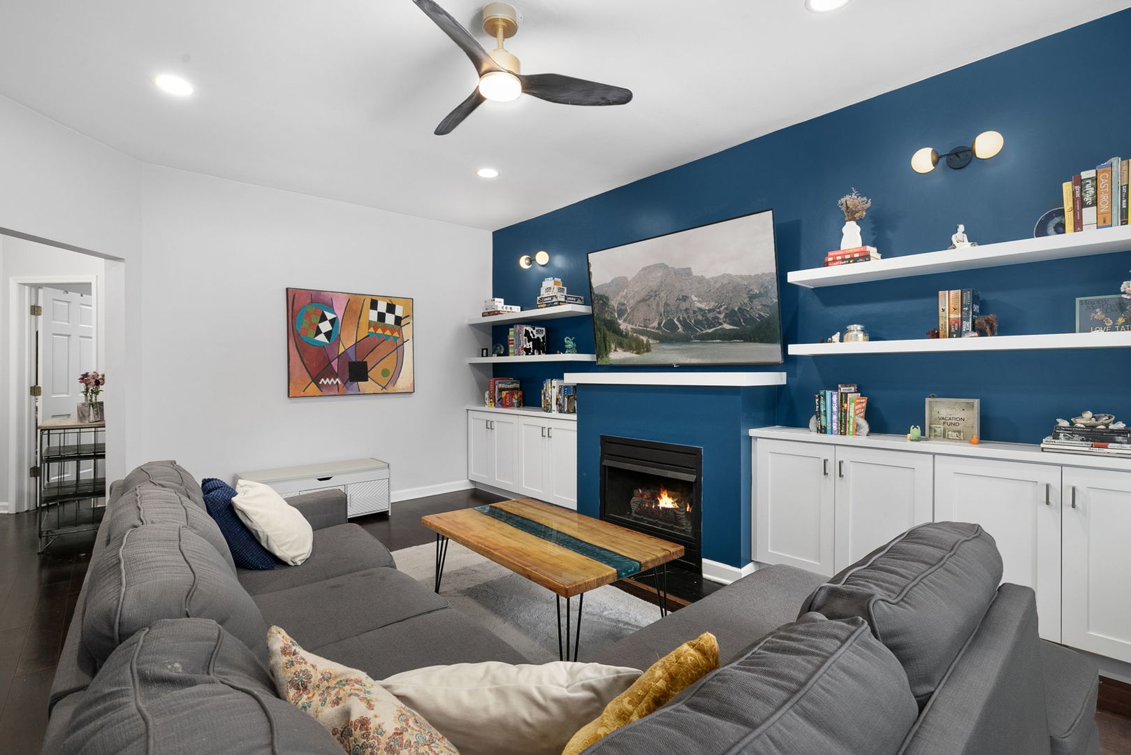 839 W Lakeside Place Unit: 2W