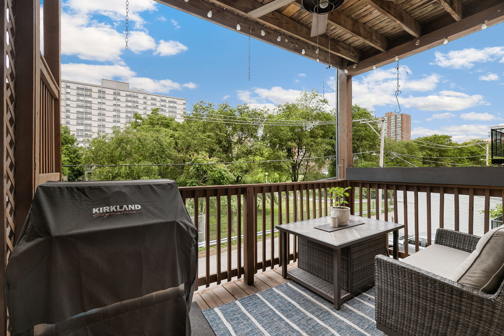 839 W Lakeside Place Unit: 2W