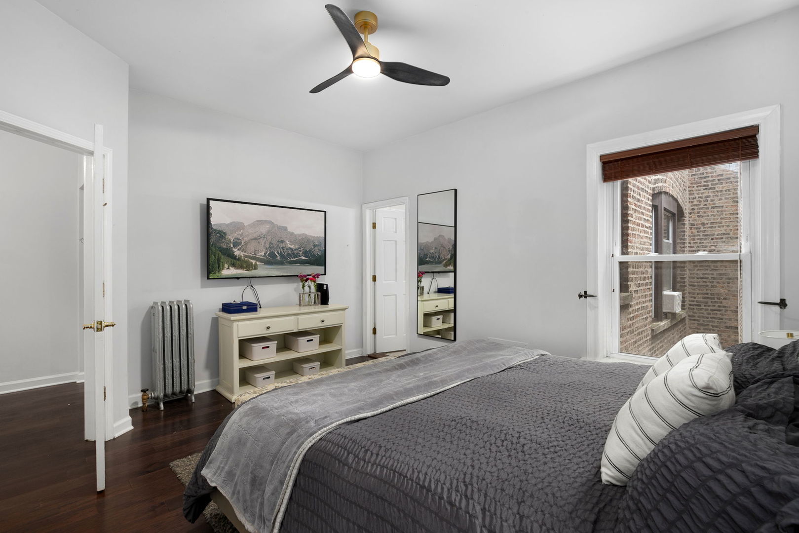 839 W Lakeside Place Unit: 2W