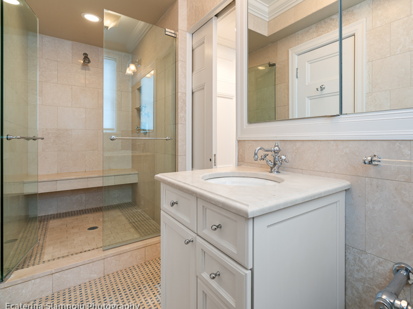 232 E WALTON Place Unit: 5E