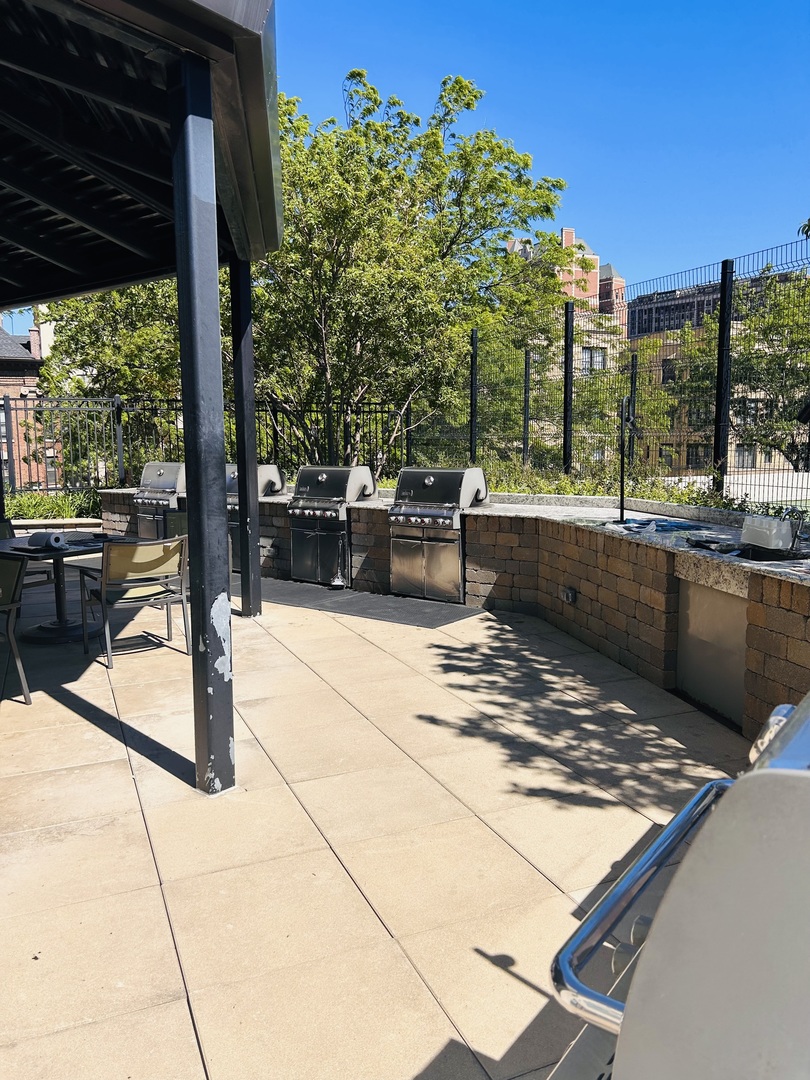 3930 N PINE GROVE Avenue Unit: 2616