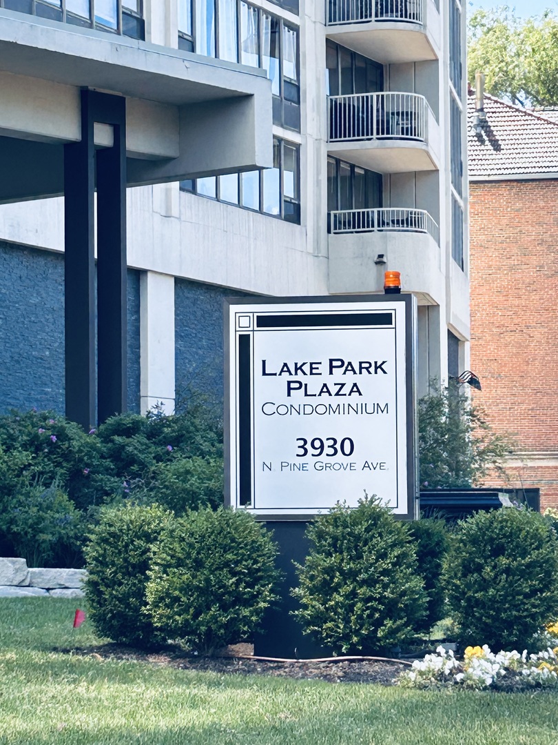 3930 N PINE GROVE Avenue Unit: 2616