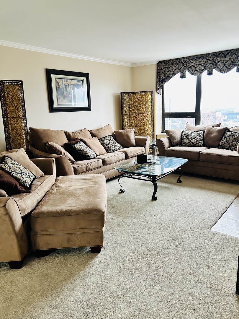 3930 N PINE GROVE Avenue Unit: 2616