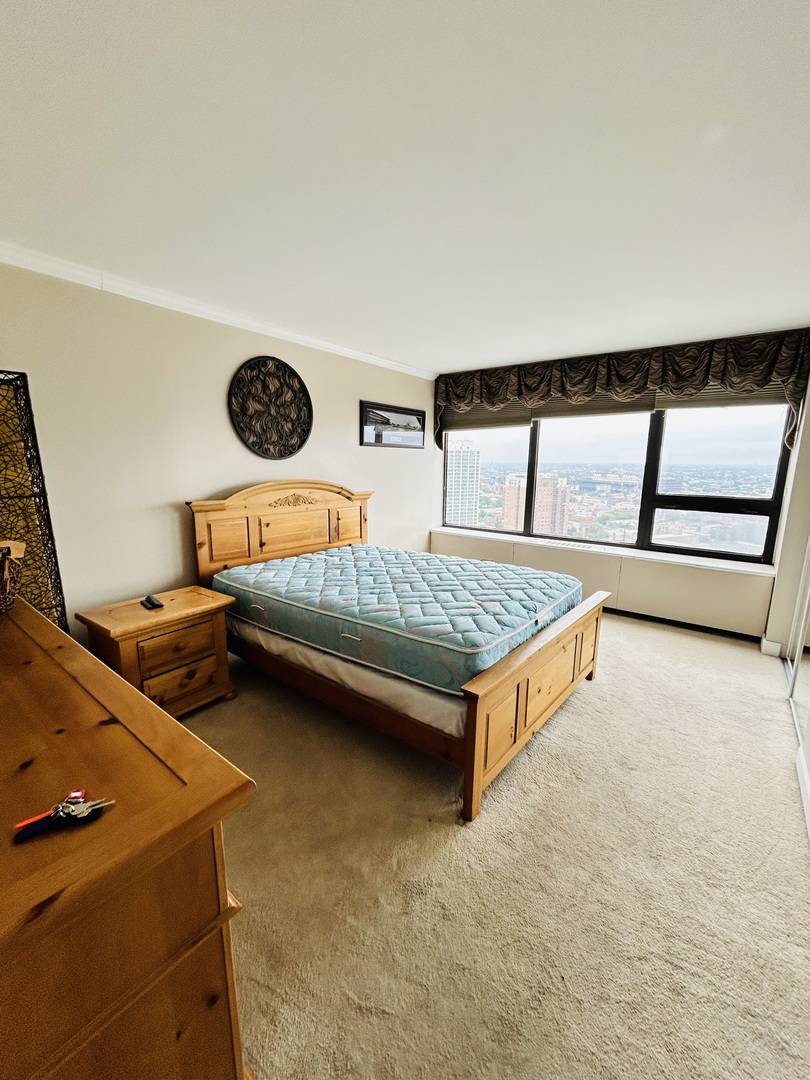3930 N PINE GROVE Avenue Unit: 2616