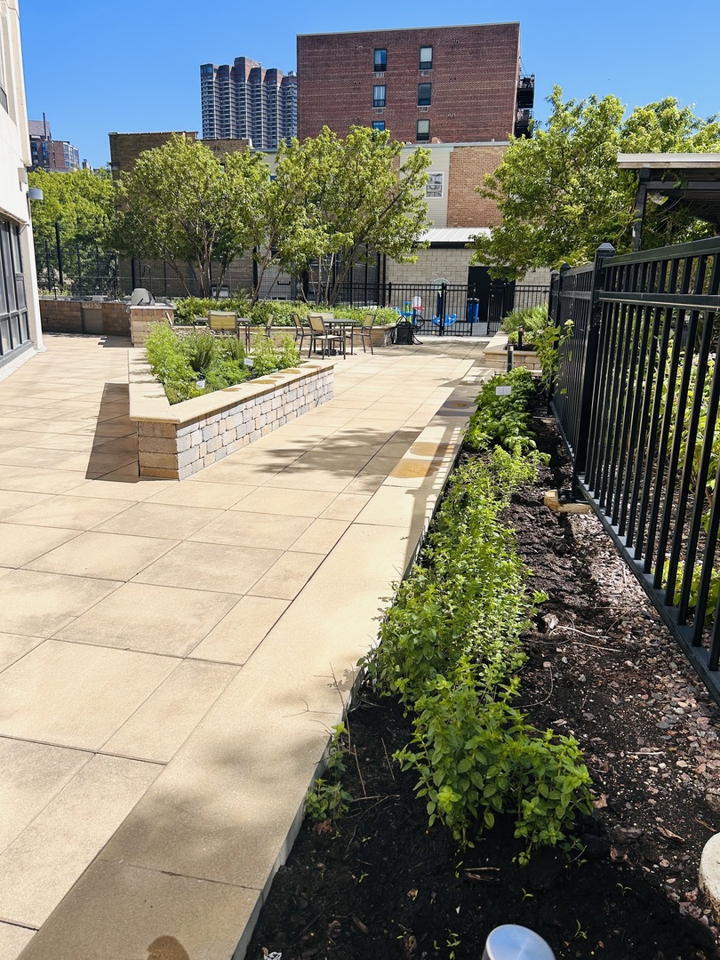 3930 N PINE GROVE Avenue Unit: 2616