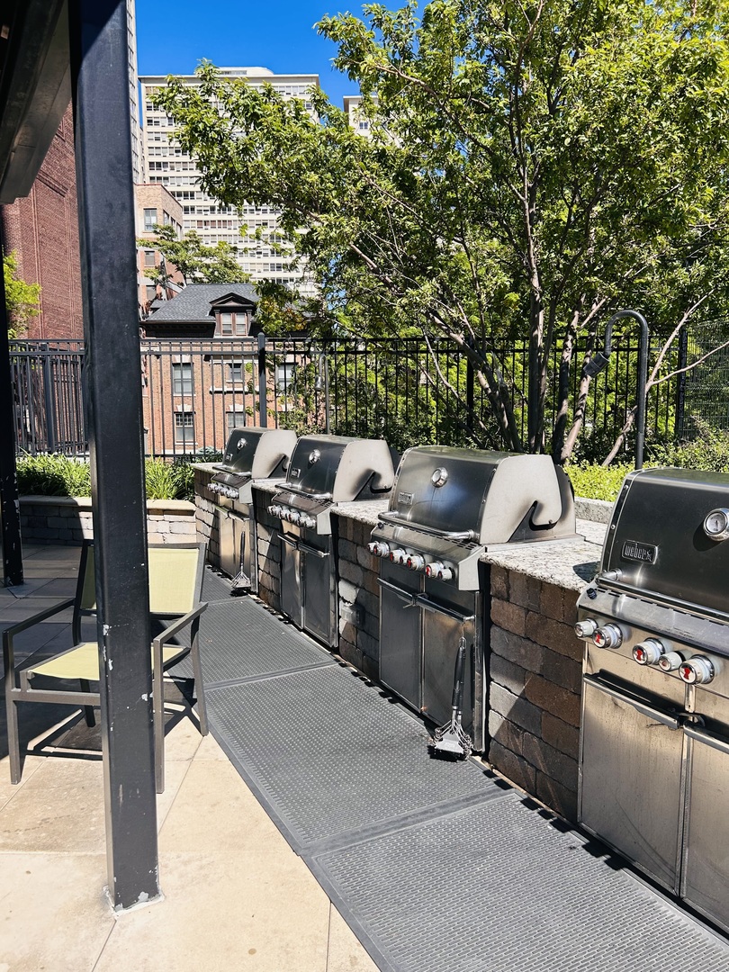 3930 N PINE GROVE Avenue Unit: 2616