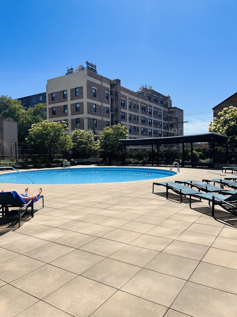3930 N PINE GROVE Avenue Unit: 2616