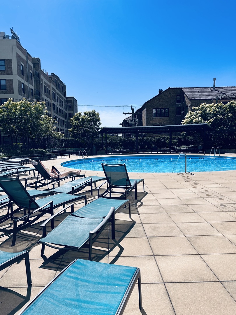 3930 N PINE GROVE Avenue Unit: 2616