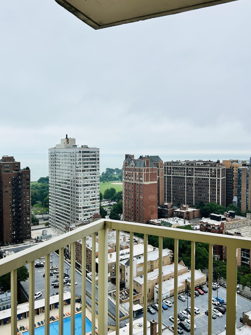 3930 N PINE GROVE Avenue Unit: 2616