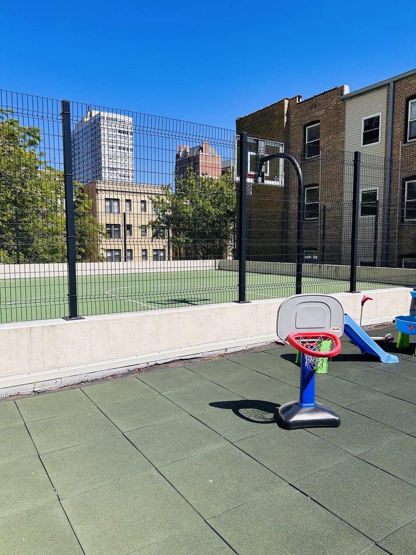 3930 N PINE GROVE Avenue Unit: 2616