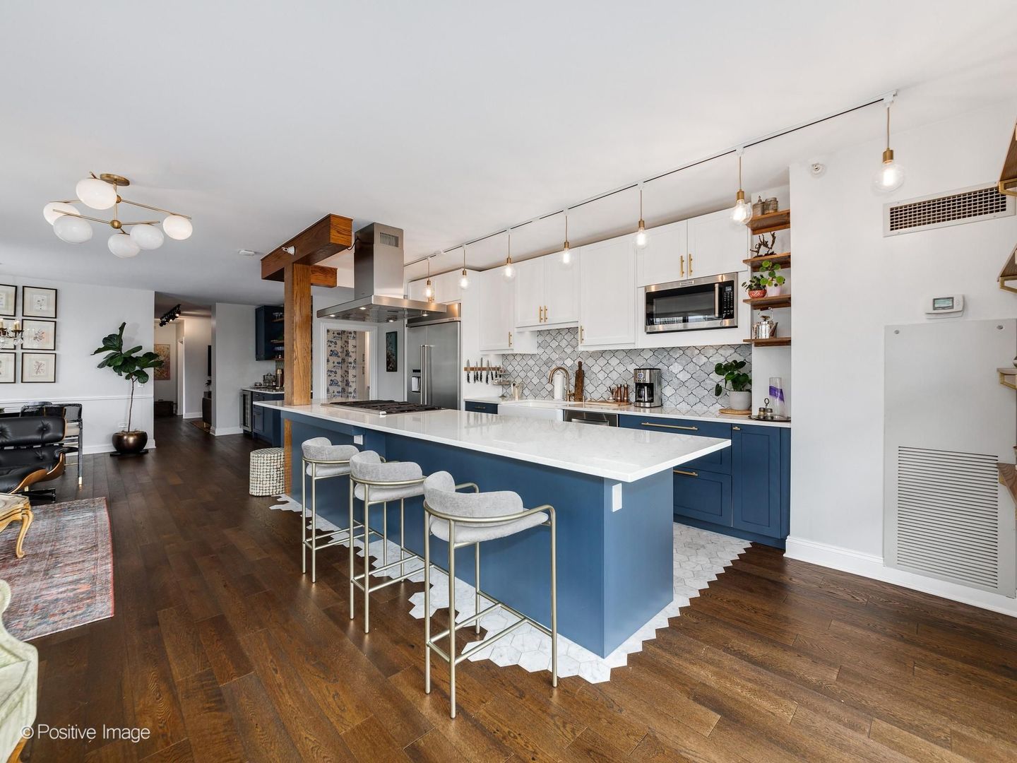 635 N Dearborn Street Unit: 1301