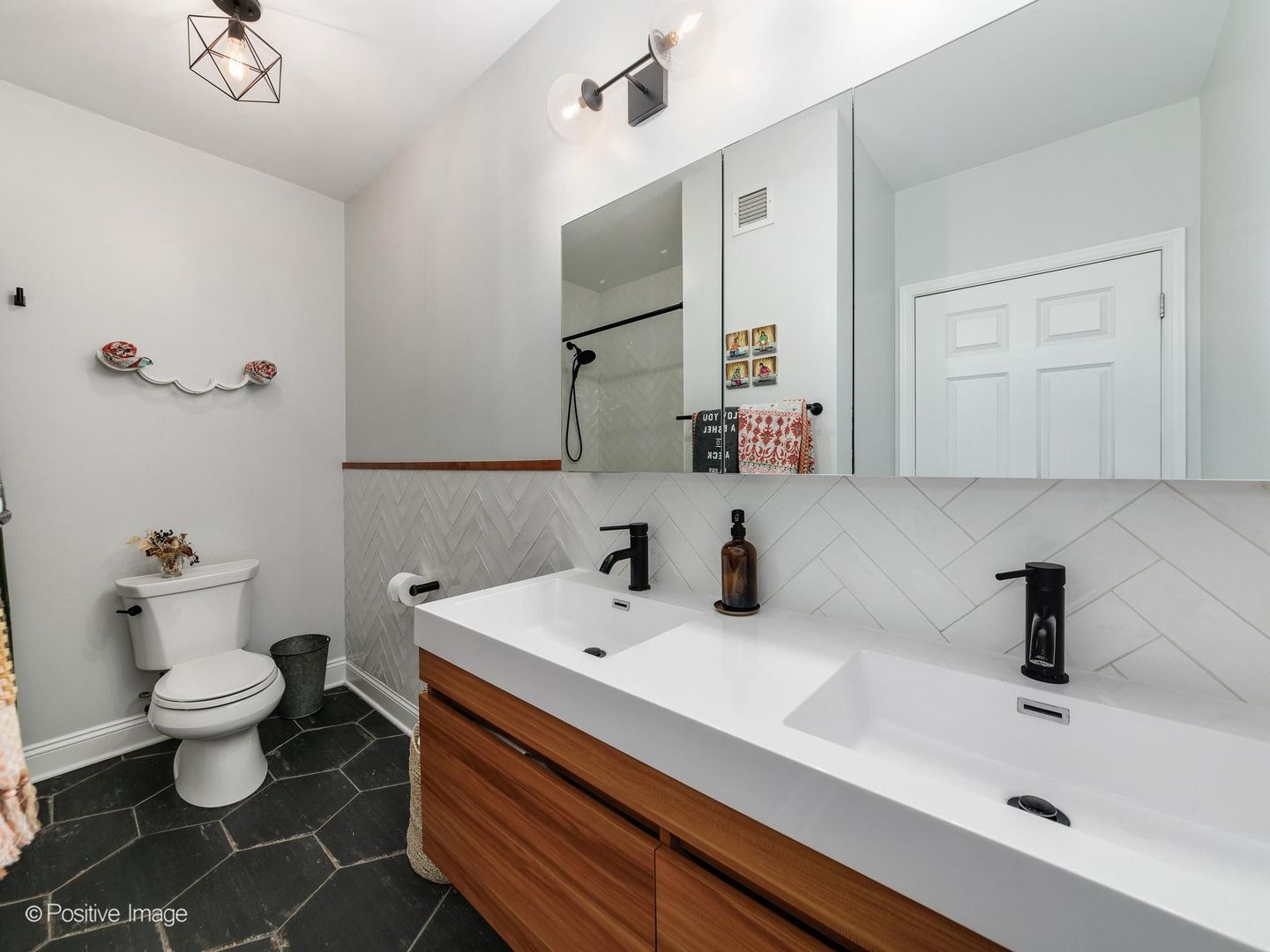 635 N Dearborn Street Unit: 1301