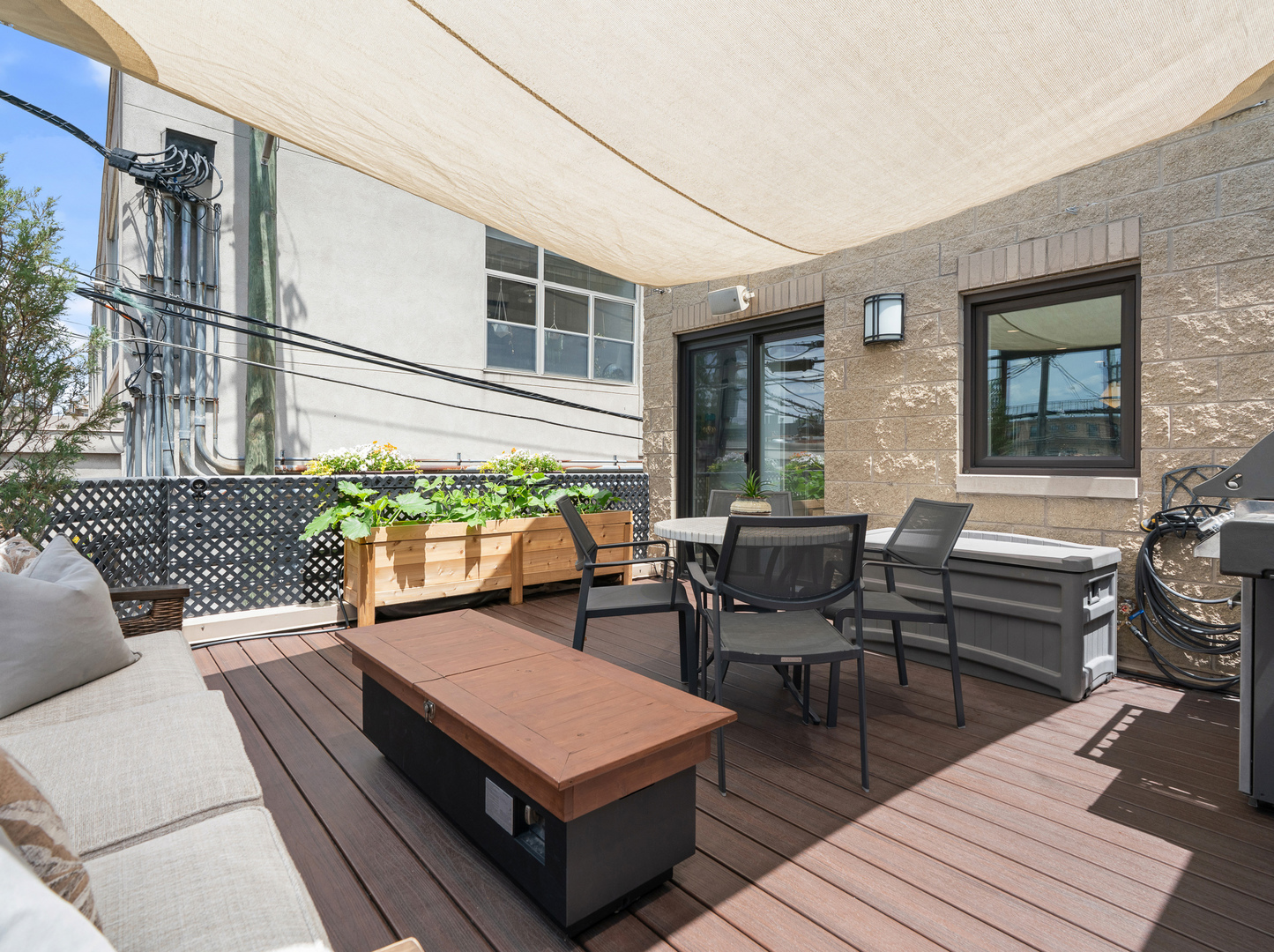 2740 N WAYNE Avenue Unit: F