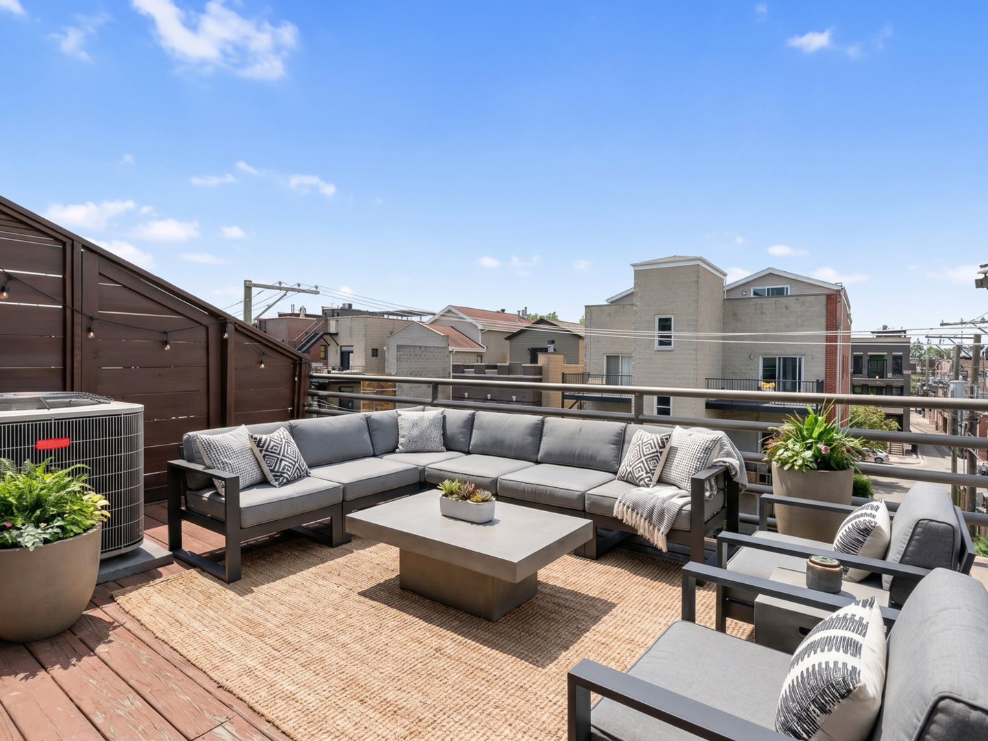 2740 N WAYNE Avenue Unit: F