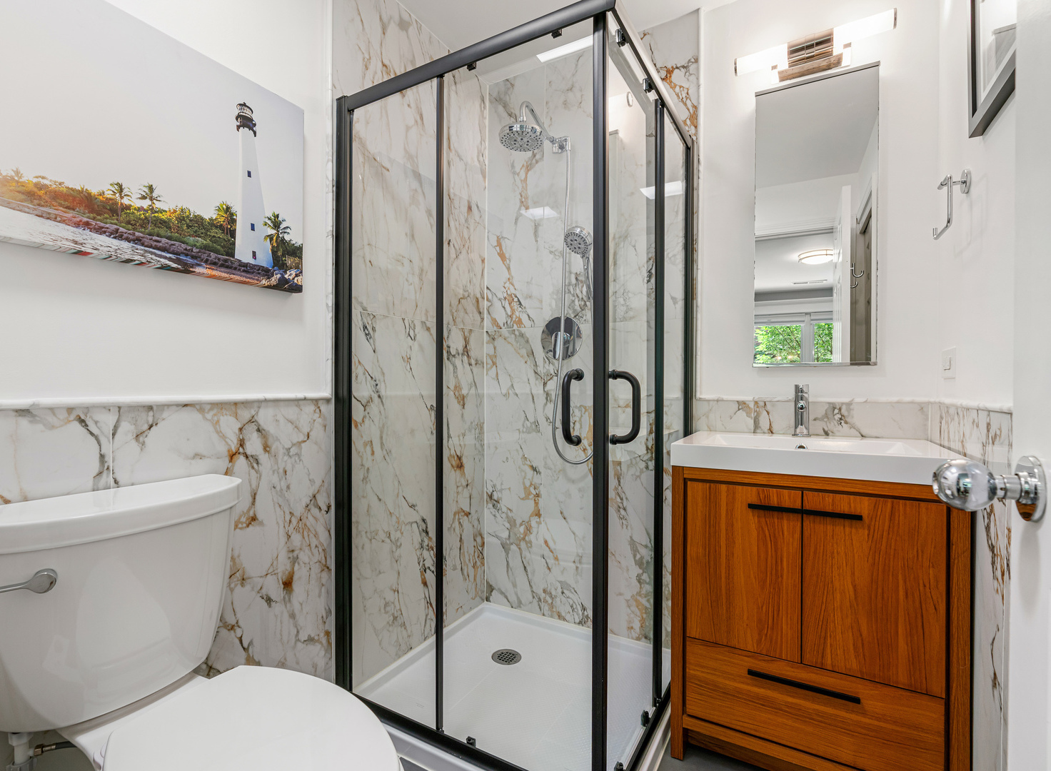 2740 N WAYNE Avenue Unit: F