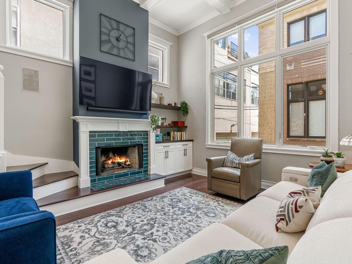 2740 N WAYNE Avenue Unit: F