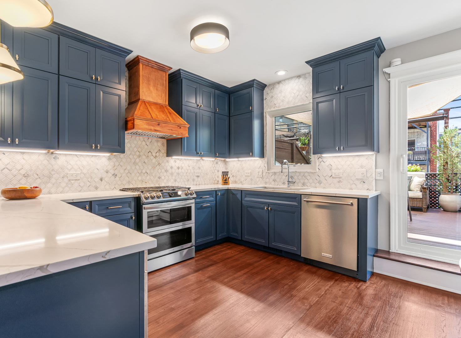 2740 N WAYNE Avenue Unit: F
