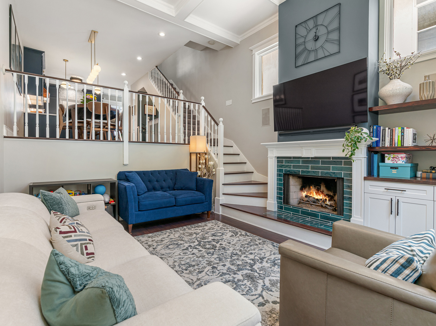 2740 N WAYNE Avenue Unit: F