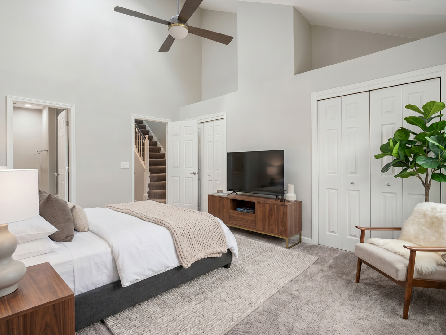 2740 N WAYNE Avenue Unit: F