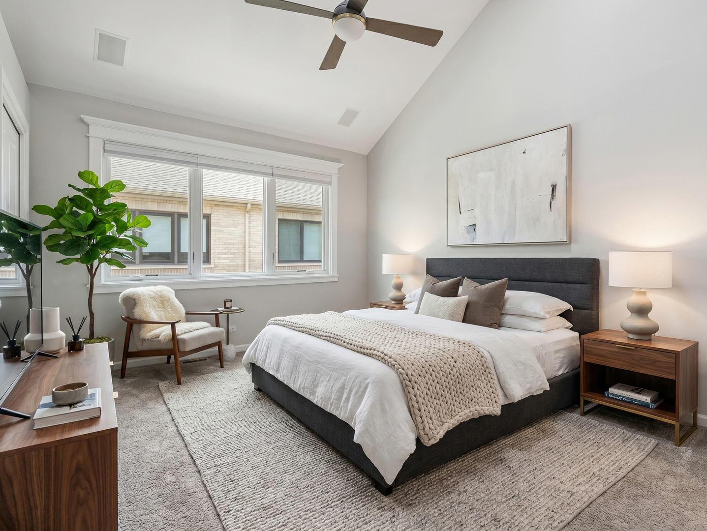 2740 N WAYNE Avenue Unit: F