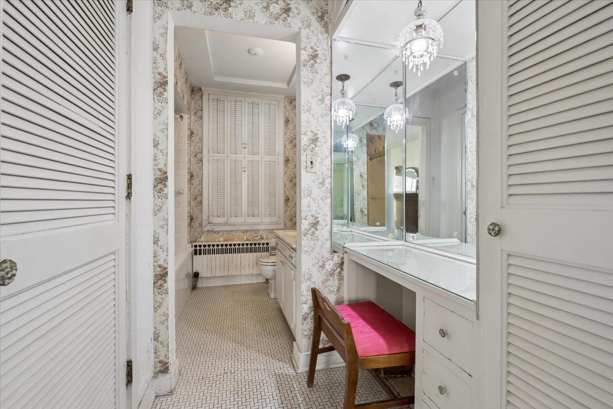 1448 N Lake Shore Drive N Unit: 5B