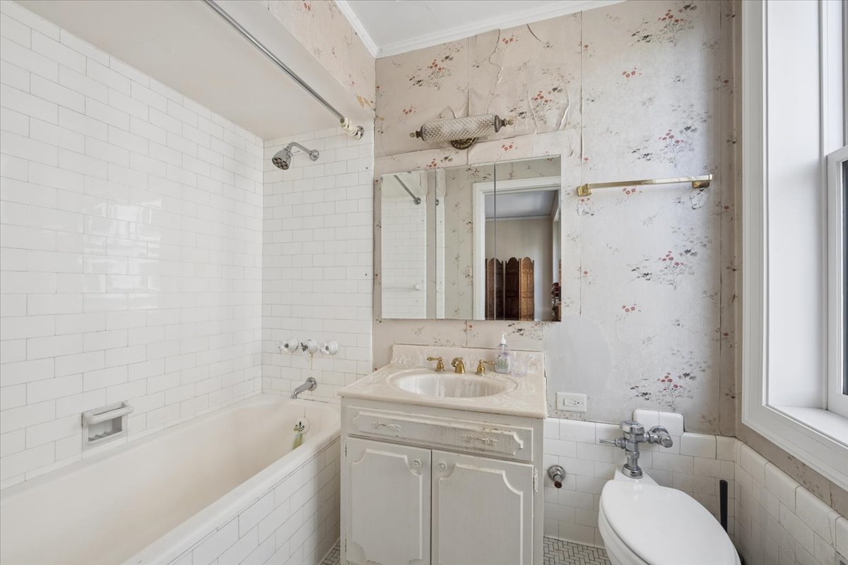 1448 N Lake Shore Drive N Unit: 5B