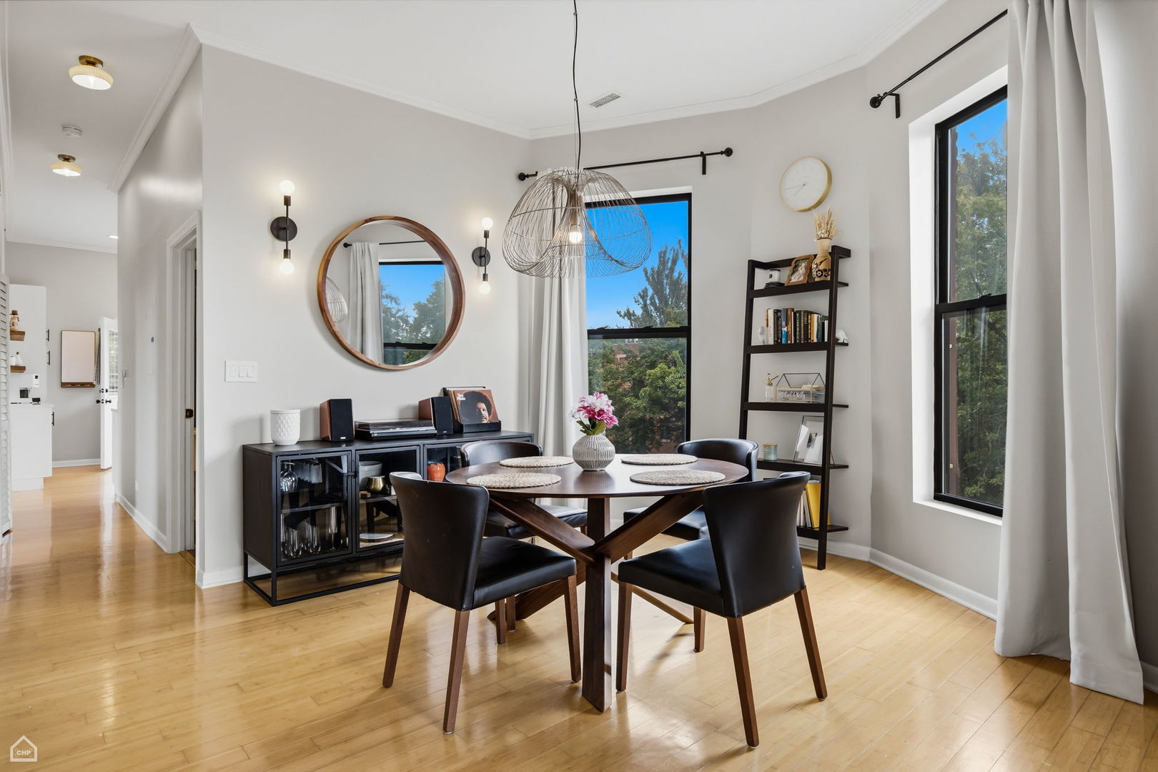 1403 N Rockwell Street Unit: 3