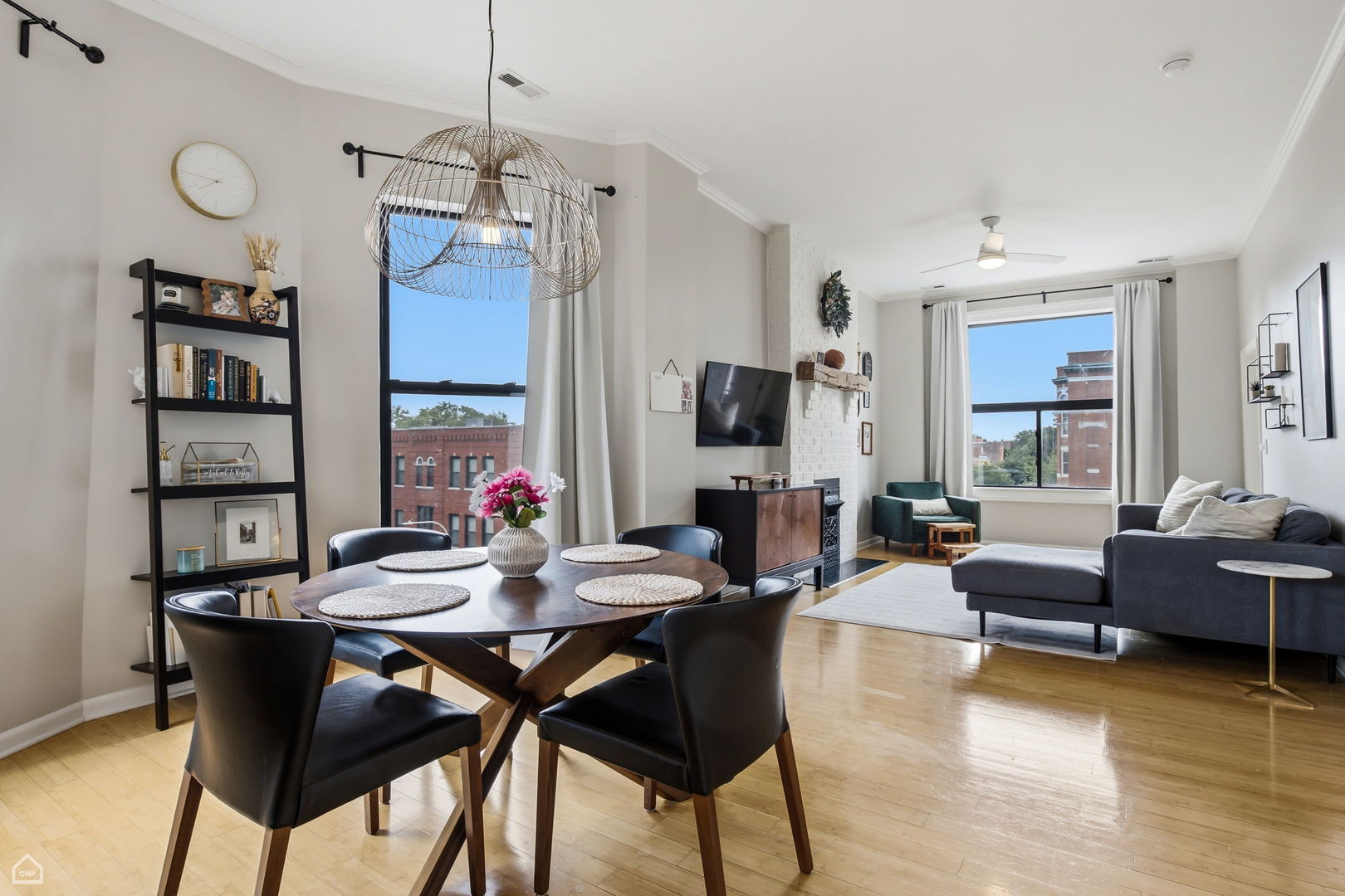 1403 N Rockwell Street Unit: 3
