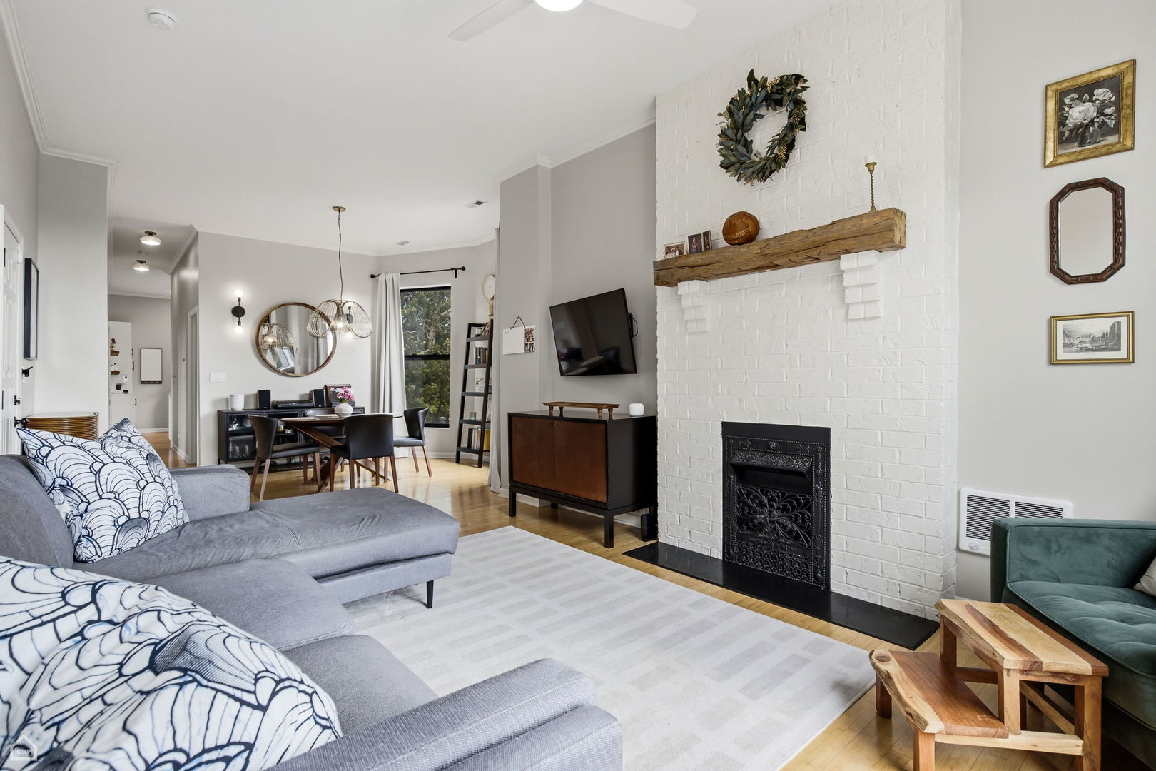 1403 N Rockwell Street Unit: 3