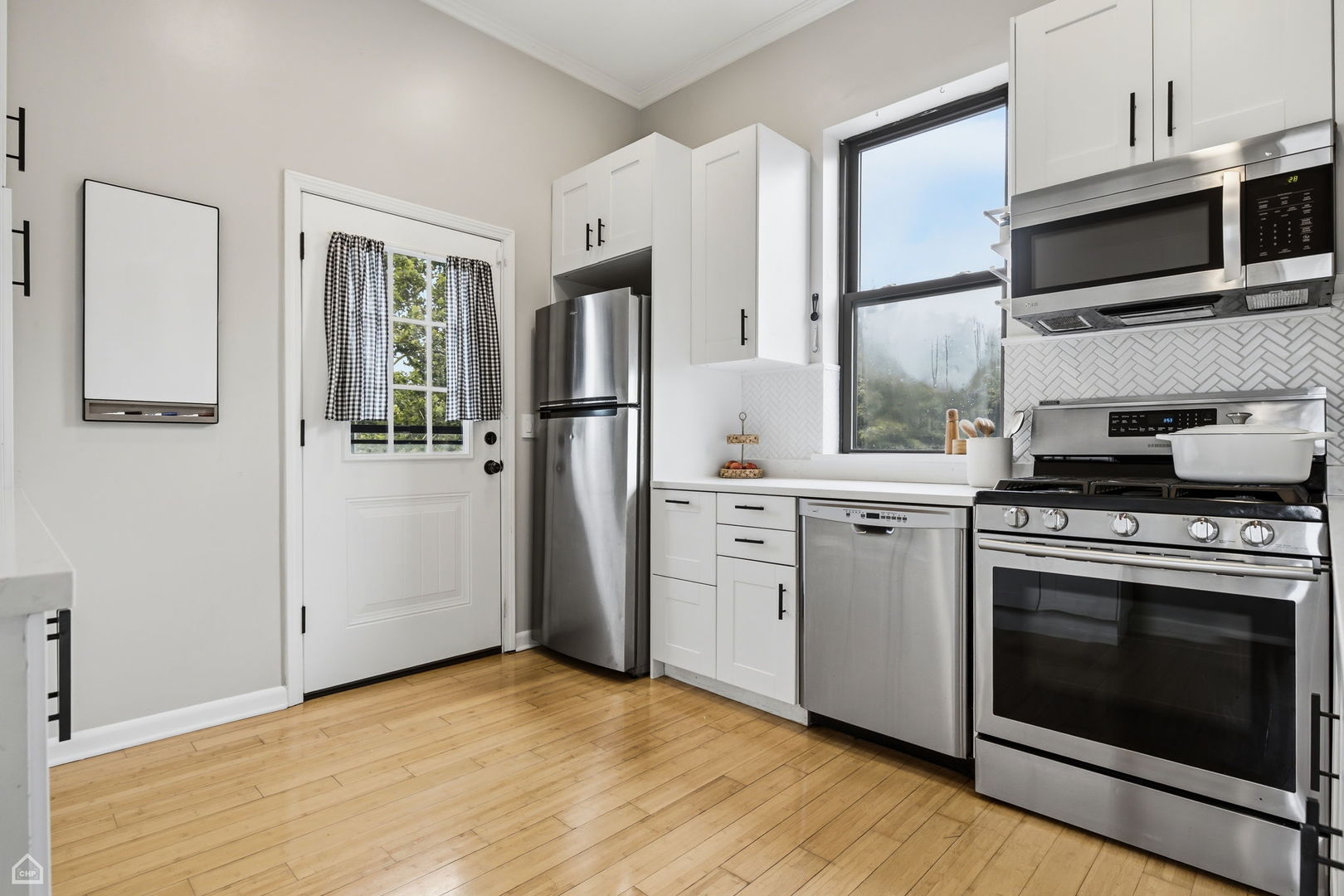 1403 N Rockwell Street Unit: 3