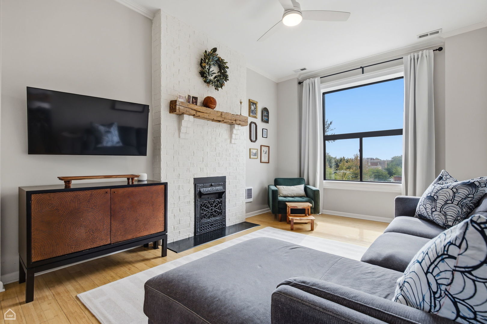1403 N Rockwell Street Unit: 3