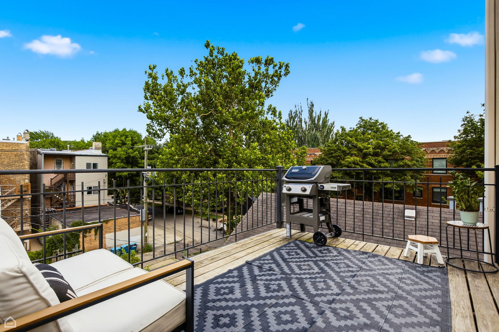 1403 N Rockwell Street Unit: 3