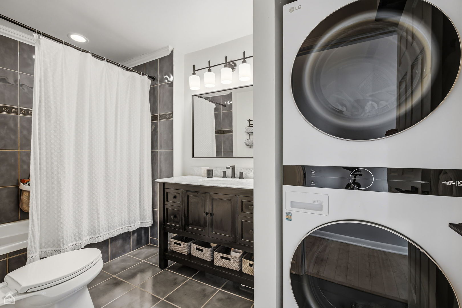 1403 N Rockwell Street Unit: 3