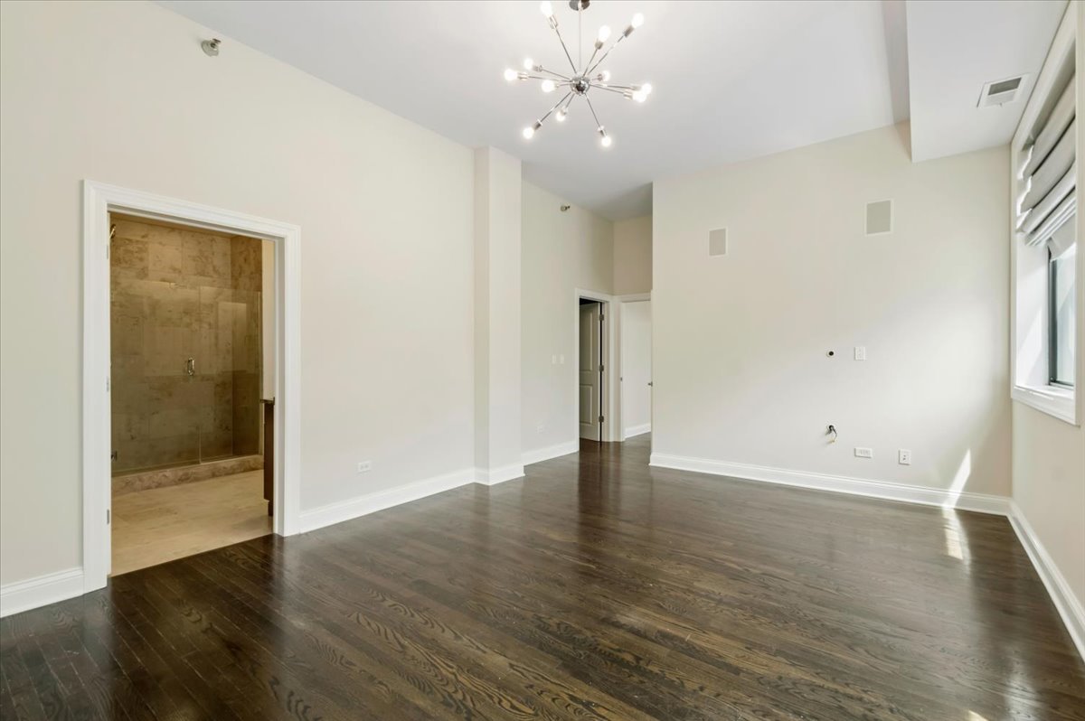 30 W ERIE Street Unit: 501