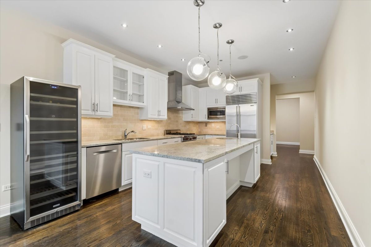 30 W ERIE Street Unit: 501