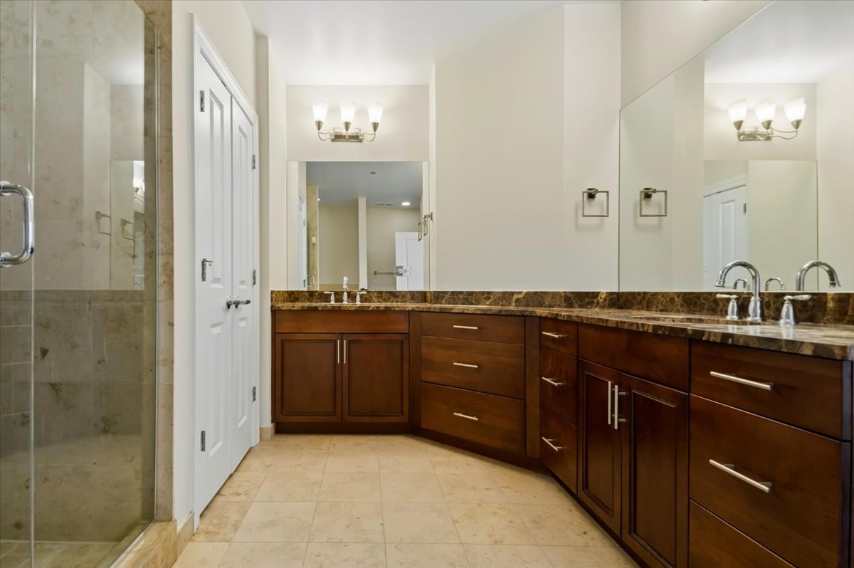 30 W ERIE Street Unit: 501