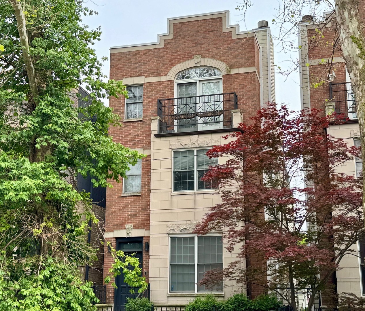 2043 W Saint Paul Avenue