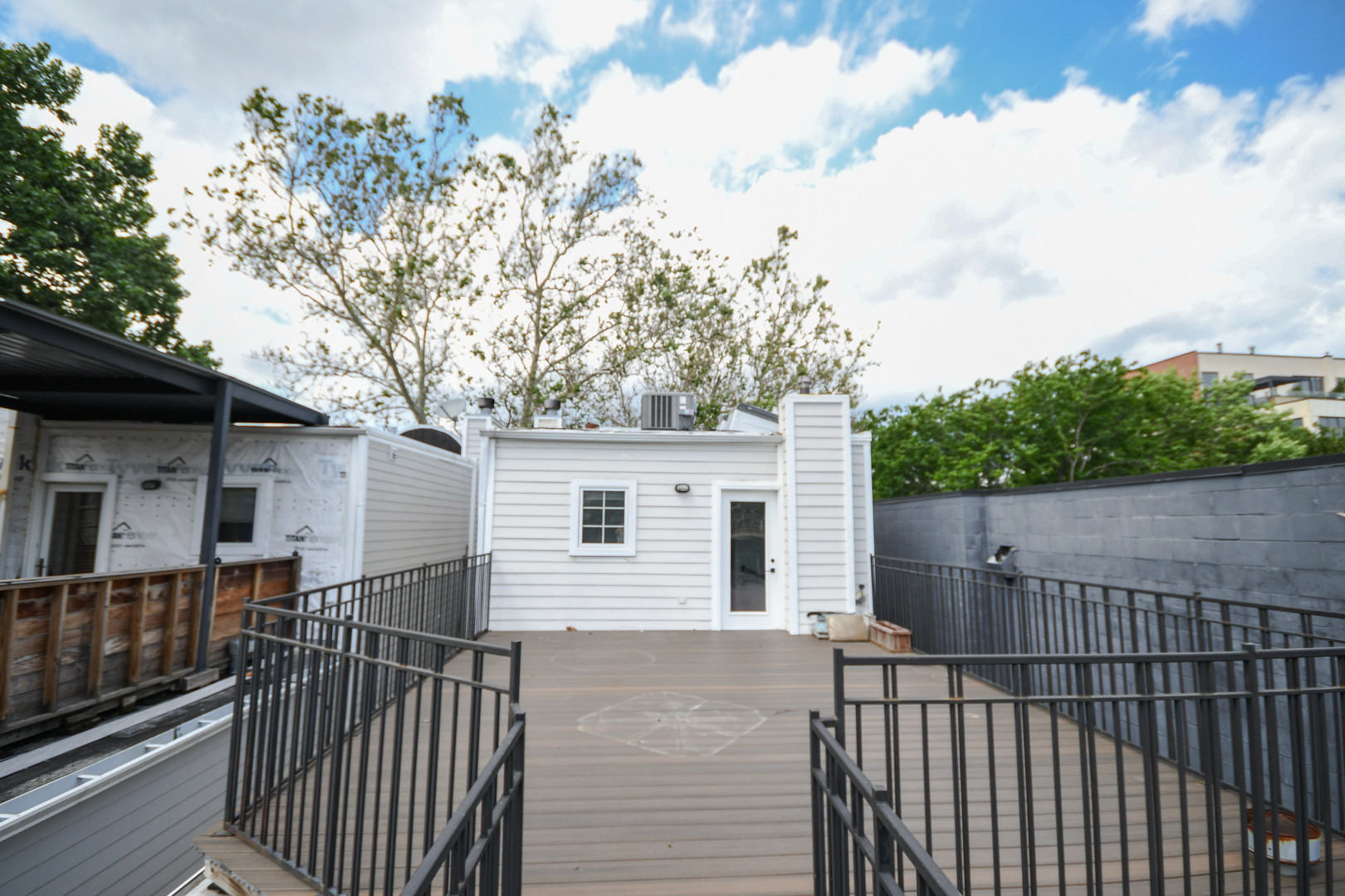 2043 W Saint Paul Avenue