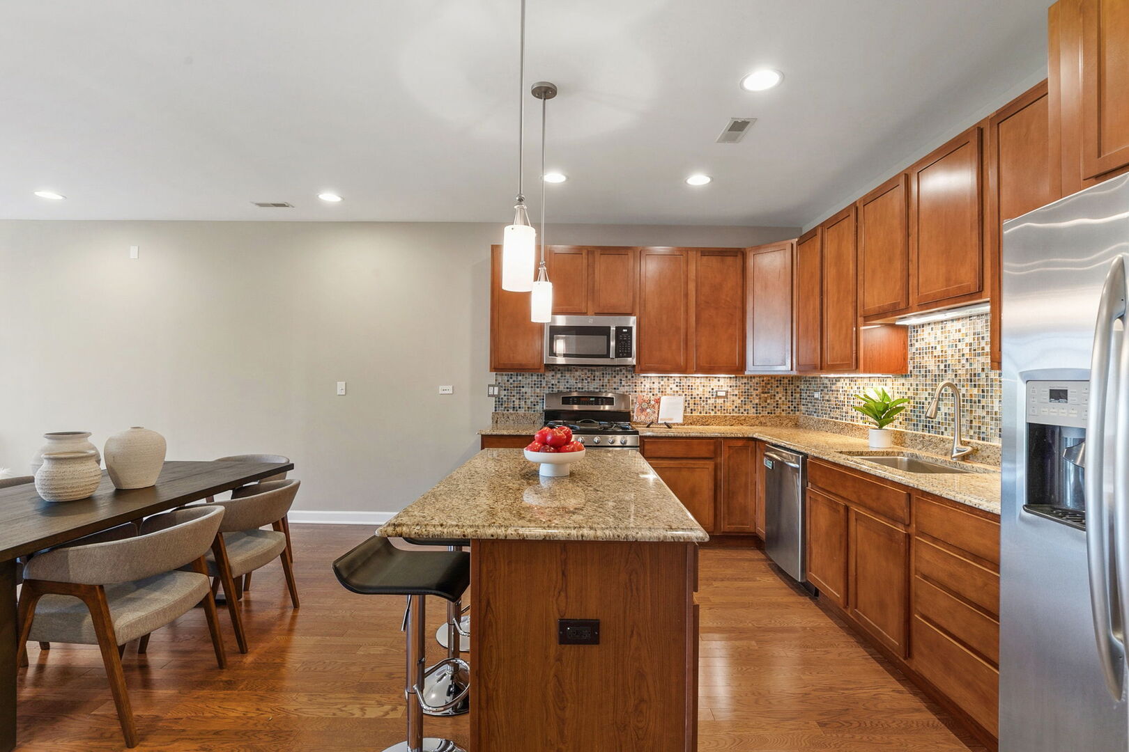 2936 N Lincoln Avenue Unit: 3S