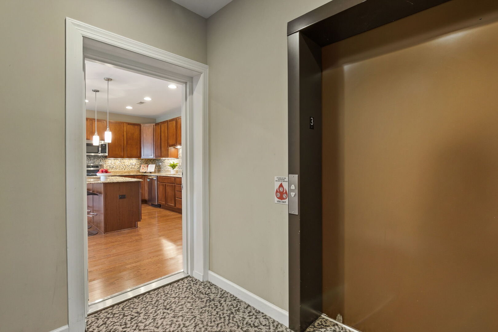 2936 N Lincoln Avenue Unit: 3S