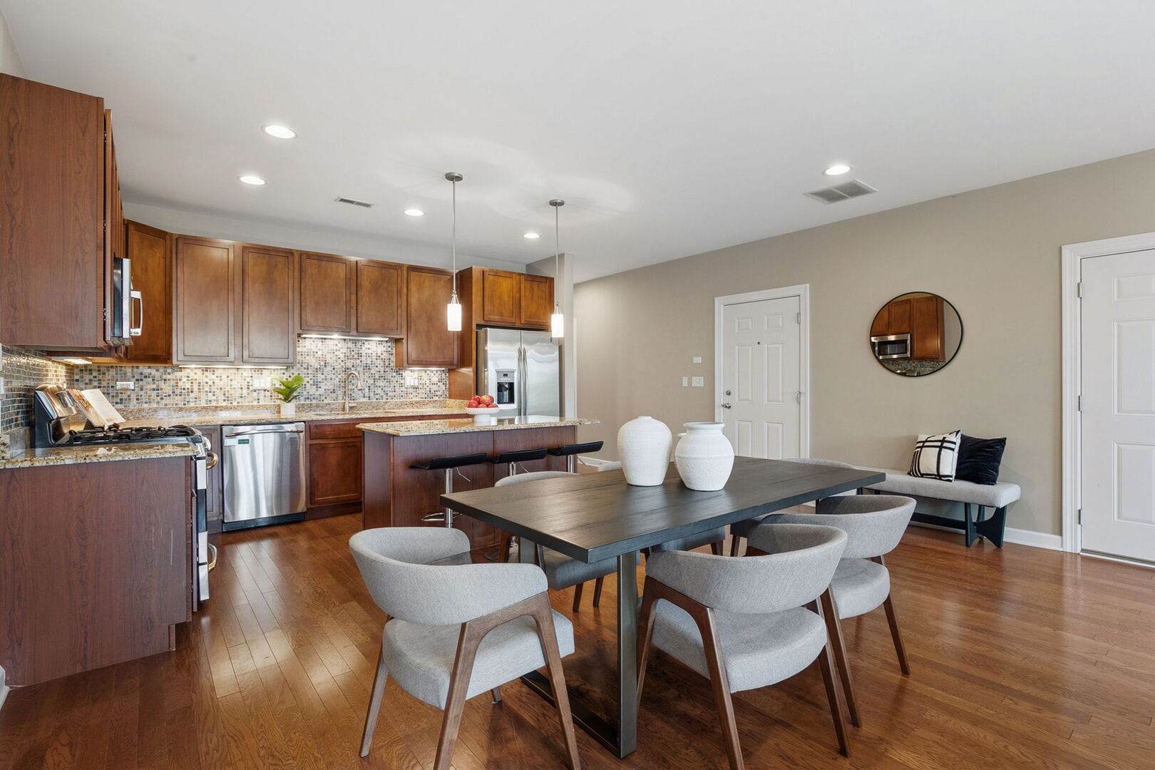 2936 N Lincoln Avenue Unit: 3S