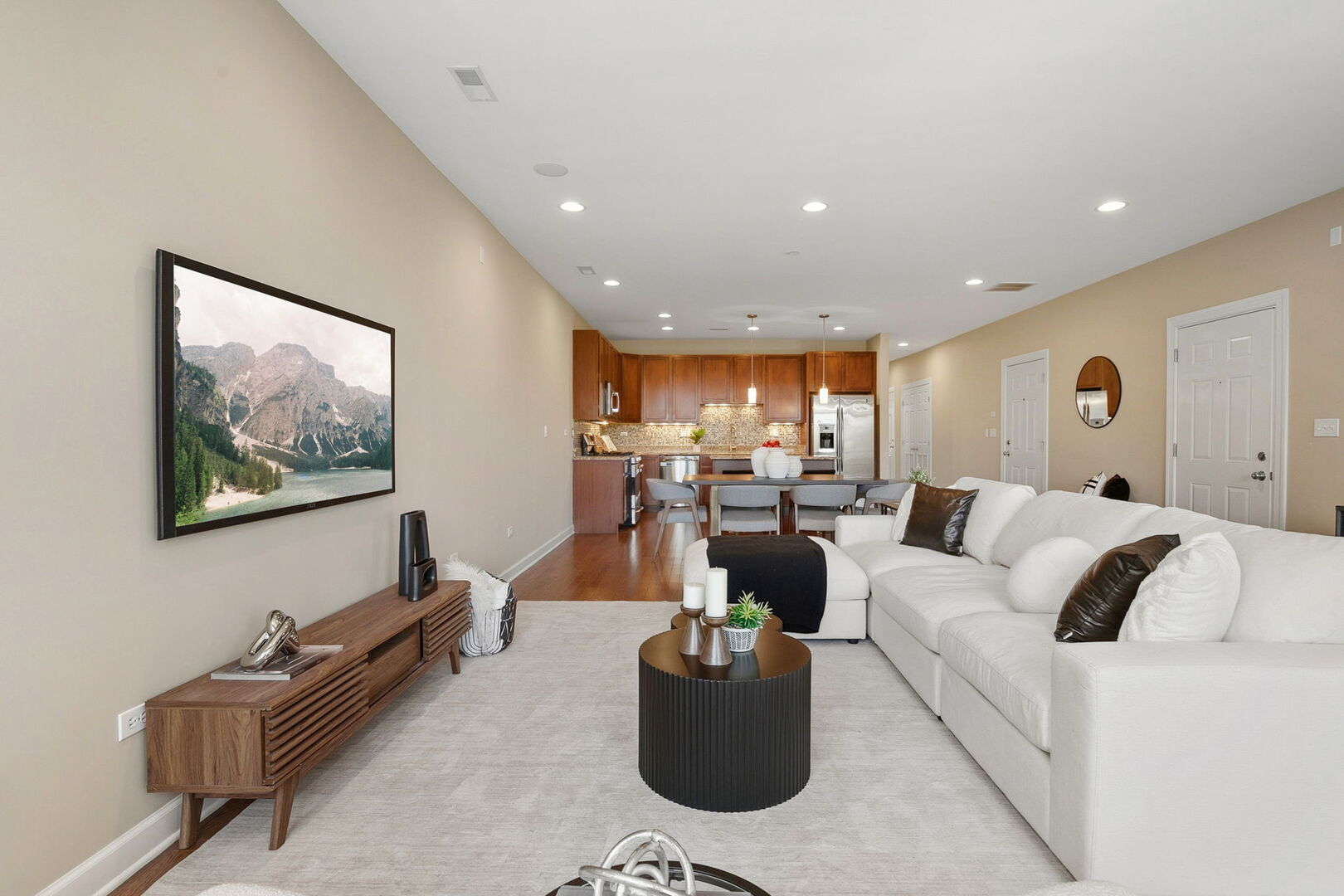 2936 N Lincoln Avenue Unit: 3S