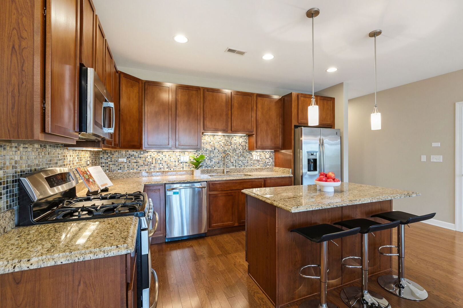 2936 N Lincoln Avenue Unit: 3S